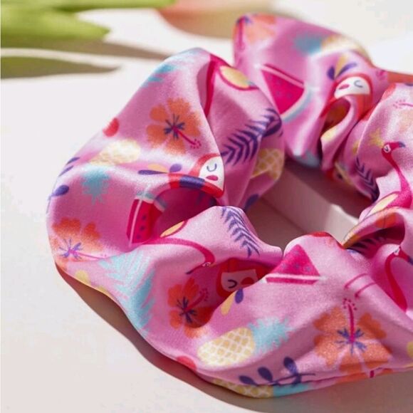 Flamingo 🦩 Print Scrunchie *2/12$ - Picture 2 of 3